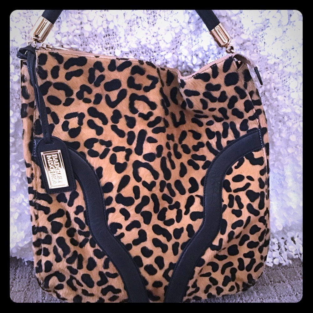 classic leopard print shoulder bag. Cow hide